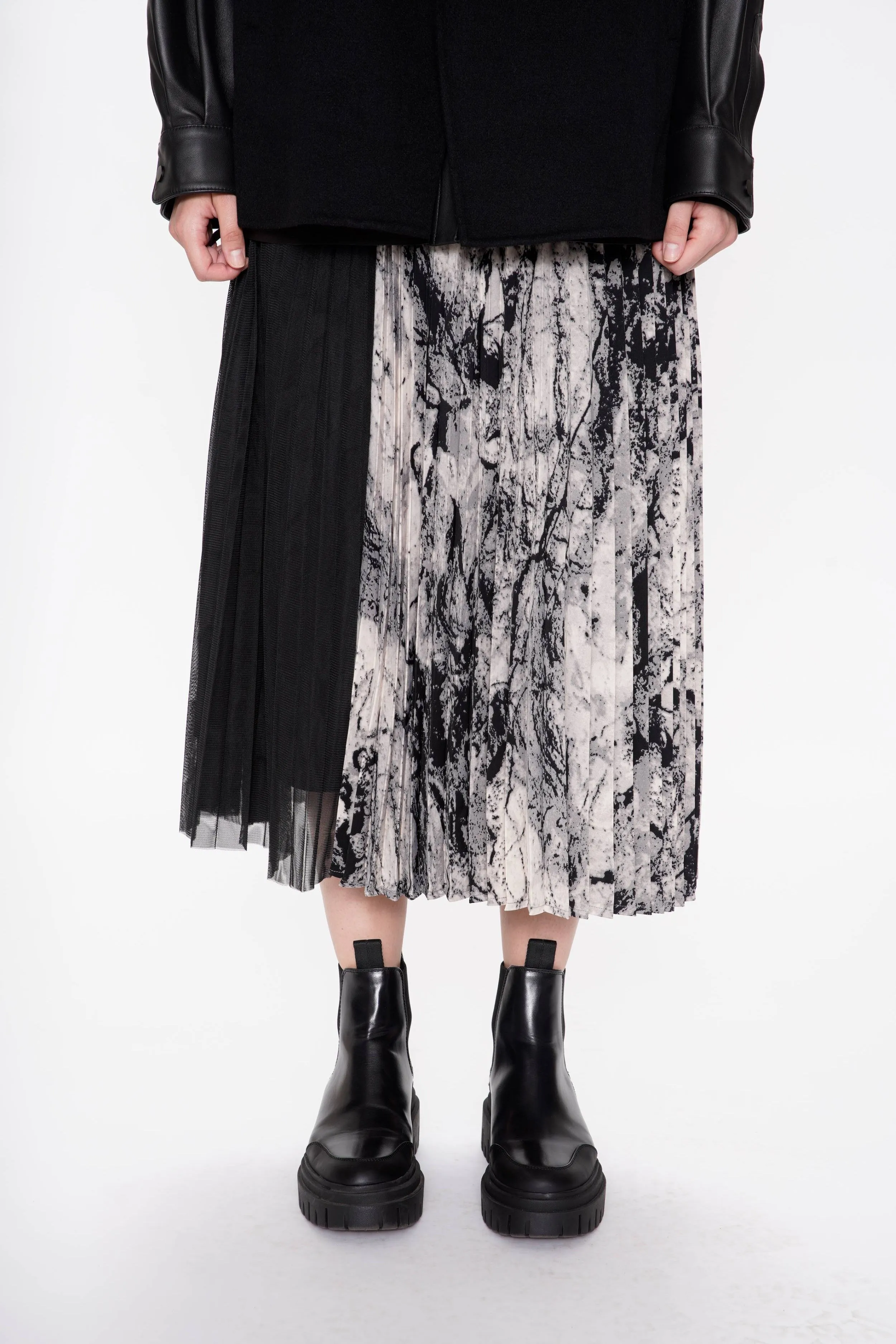 Abstract Print Pleated Maxi Skirt