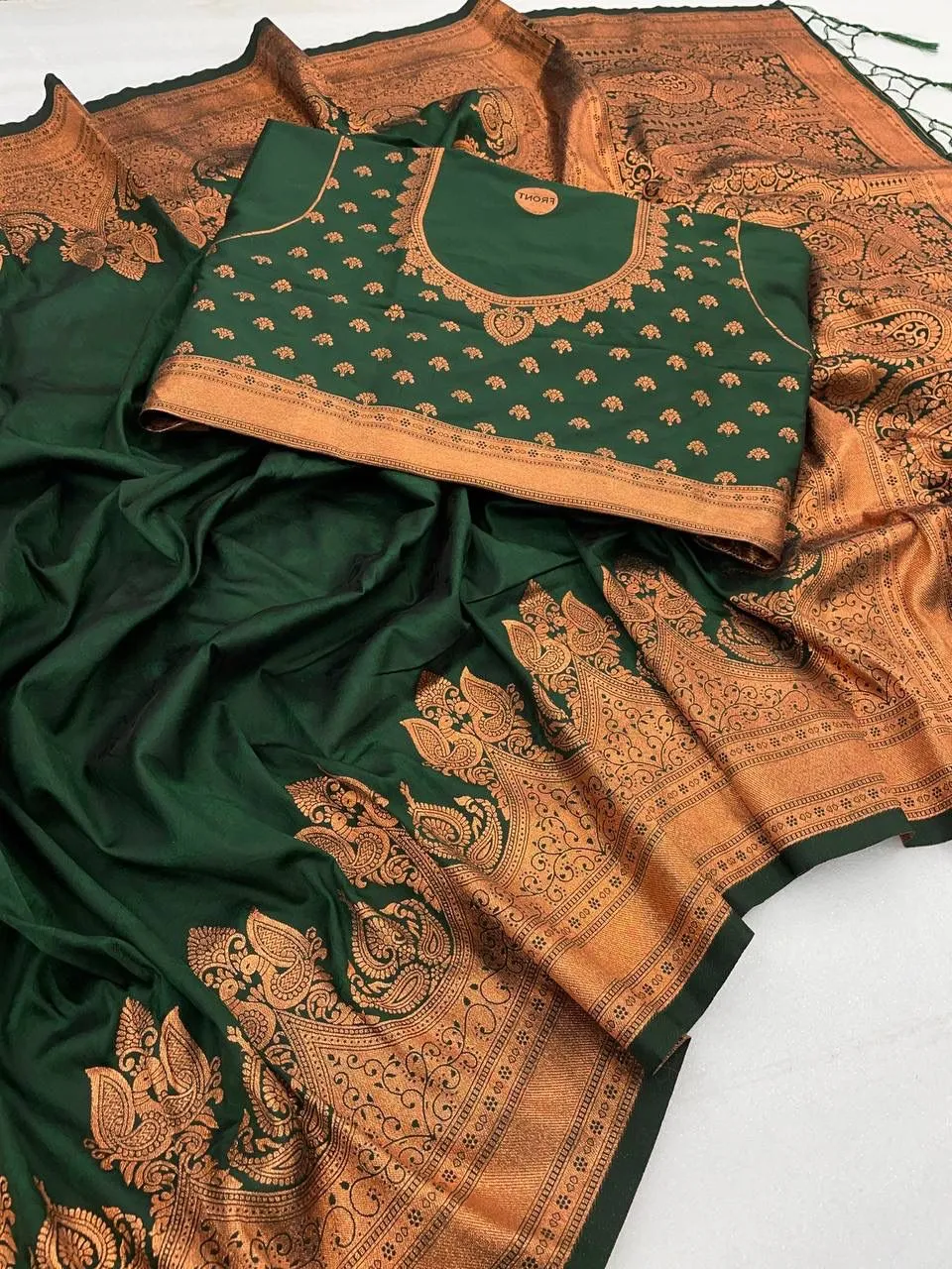 Innovative Dark Green Soft Banarasi Silk Saree With Snazzy Blouse Piece