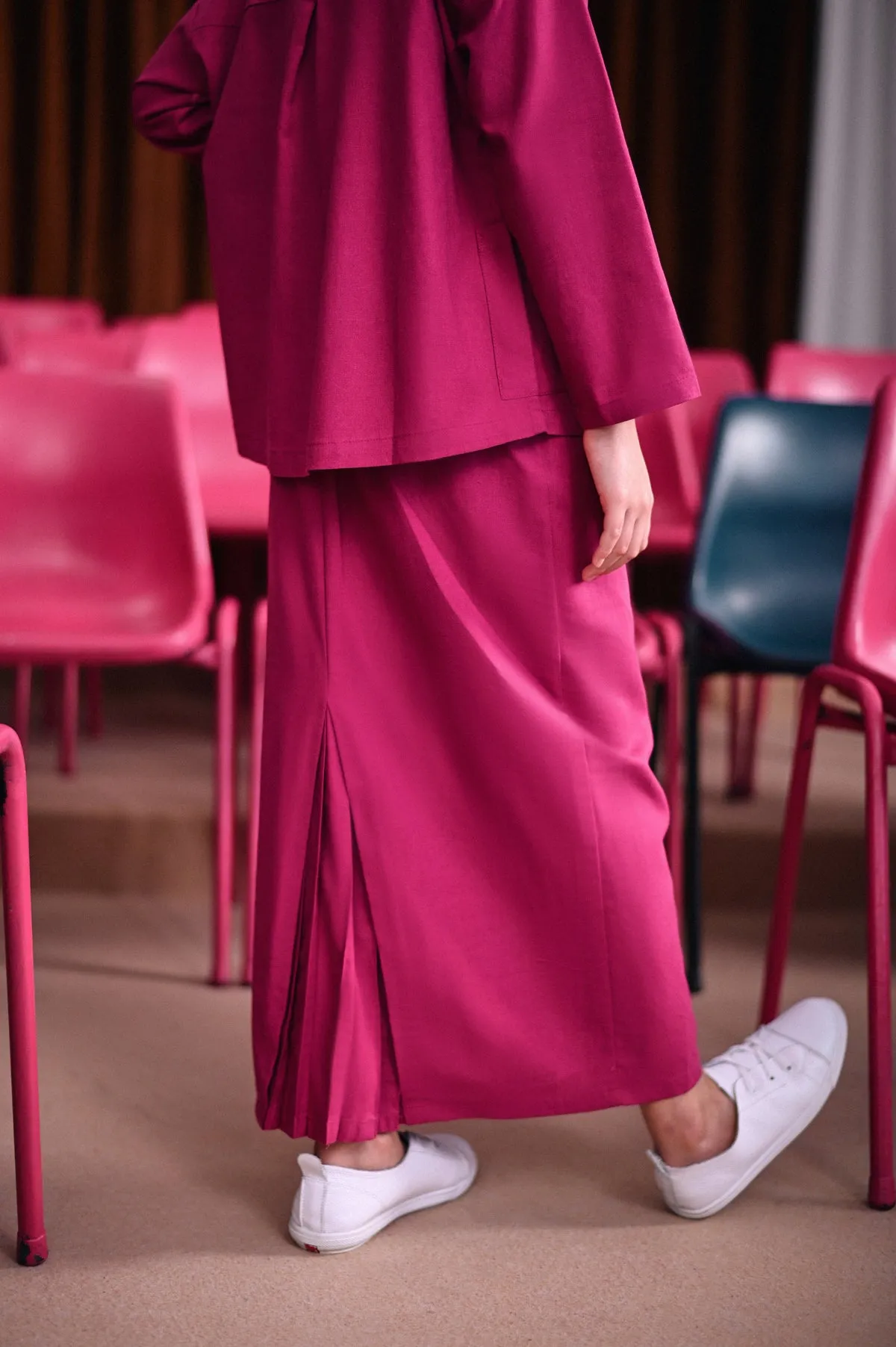 The Dulu Kita Fan Pleats Skirt - Fuchsia